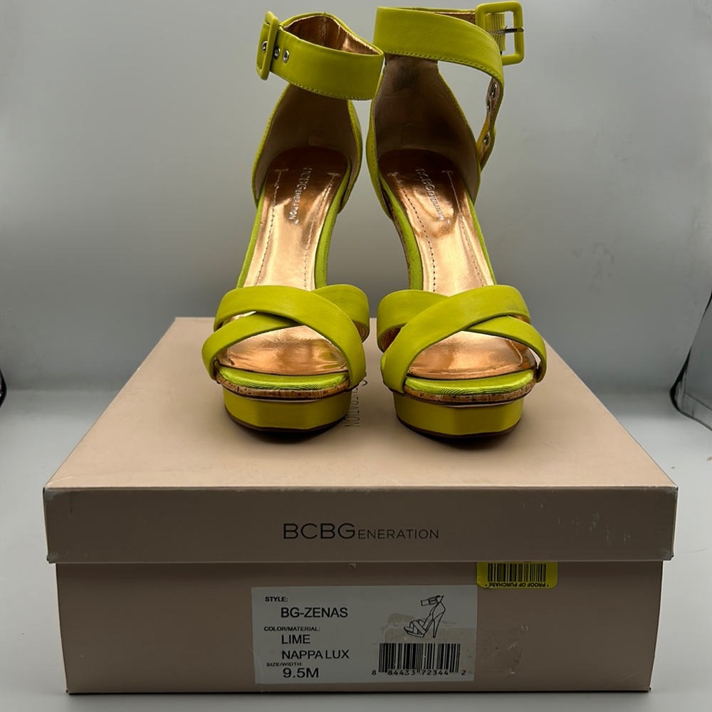BCBG Generation green Size 9.5 heels